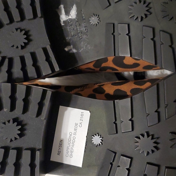 NWOB Stuart Weitzman Boots Size 6 - Picture 6 of 8